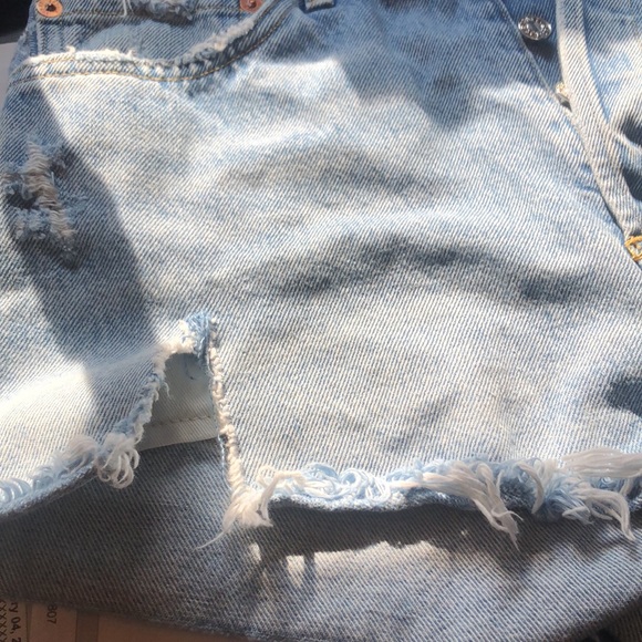 Agolde Parker Cut Off in Swapmeet Mid-Rise Button Fly Denim Shorts Size … - Picture 15 of 15